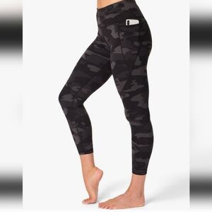 Sweaty Betty the power 7/8 length camo print athletic leggings SZ S
